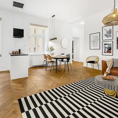 Stylovy Apartman V Centre Mesta Bratislava Luaran gambar