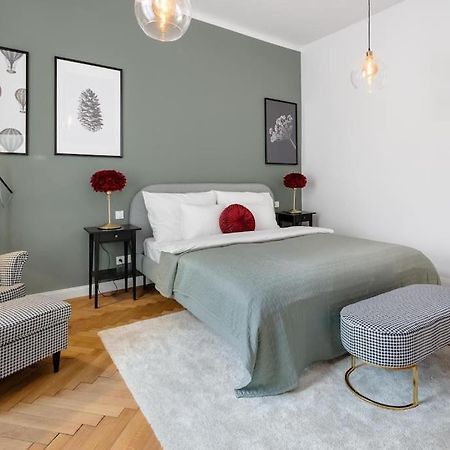 Stylovy Apartman V Centre Mesta Bratislava Luaran gambar