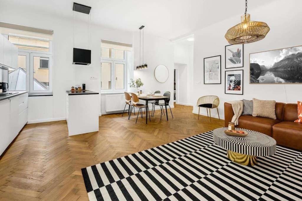 Stylovy Apartman V Centre Mesta Bratislava Luaran gambar
