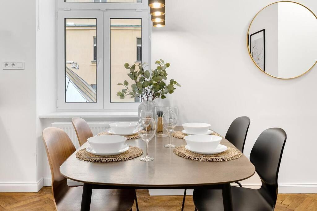 Stylovy Apartman V Centre Mesta Bratislava Luaran gambar