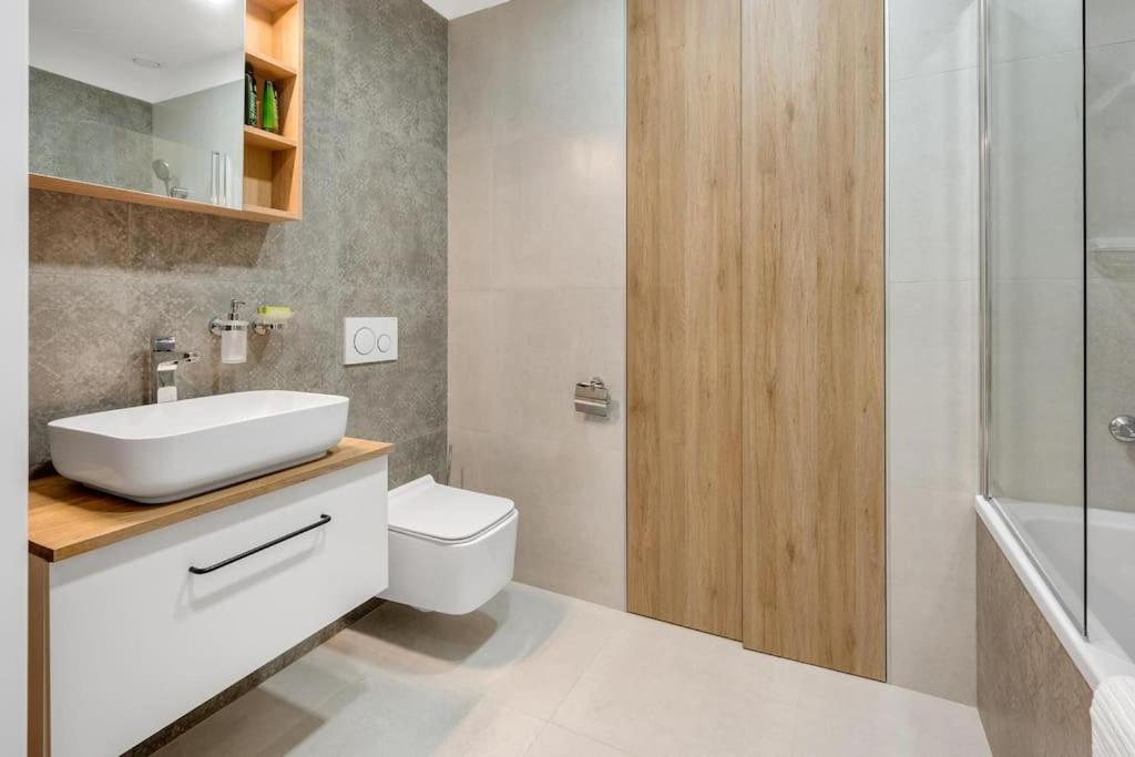 Stylovy Apartman V Centre Mesta Bratislava Luaran gambar