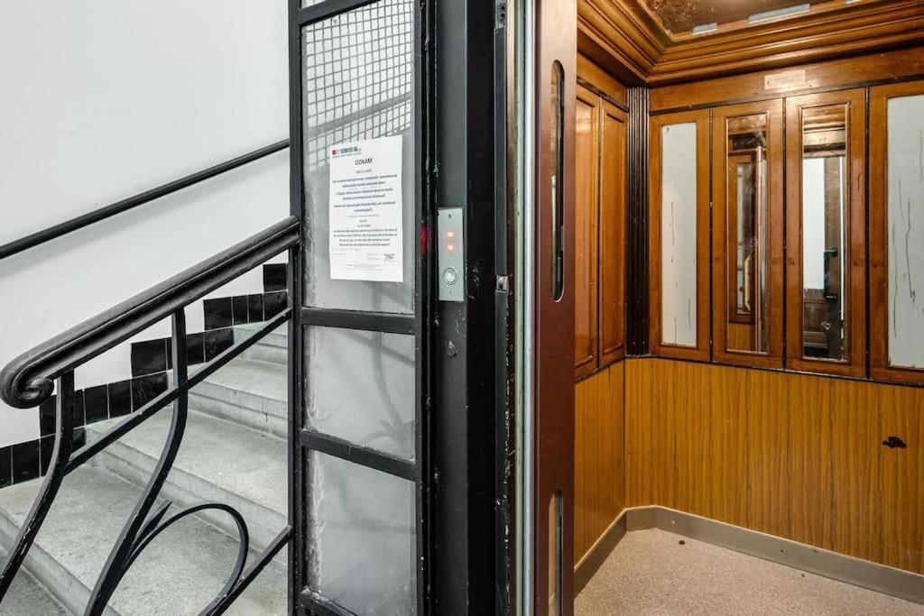 Stylovy Apartman V Centre Mesta Bratislava Luaran gambar
